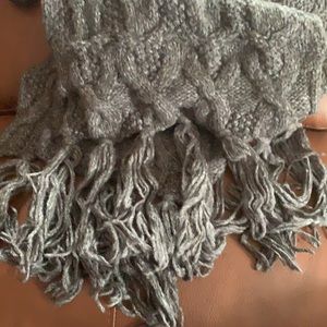 Free People wool blend cable knit soft flecked grey winter scarf w/ tassel ends